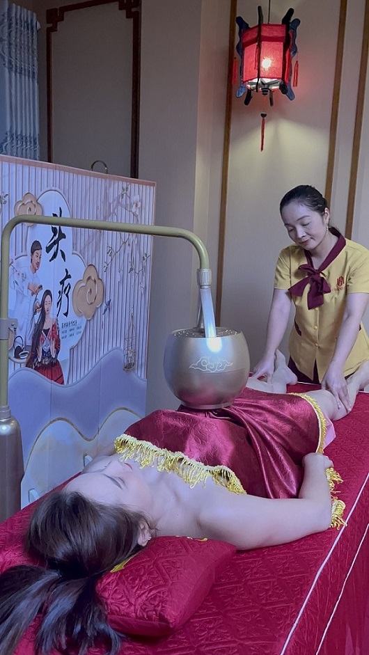 Liệu trình được thực hiện qua các bước rõ ràng, chi tiết và cẩn thận