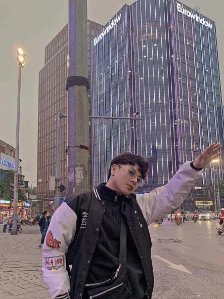 Những thay đổi chóng mặt của chàng trai sau khi nổi tiếng