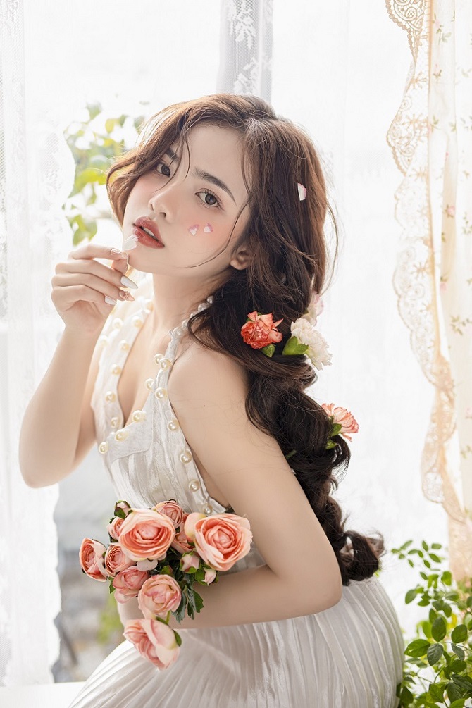 Luôn học hỏi trau dồi kiến thức cũng là một cách yêu bản thân - Hotgirl Hiền Thục