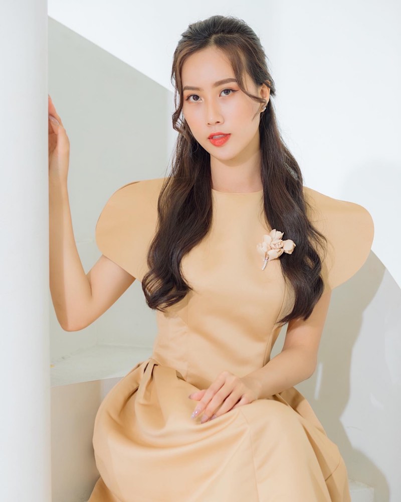 Nét thanh lịch được thể hiện trong từng bộ ảnh