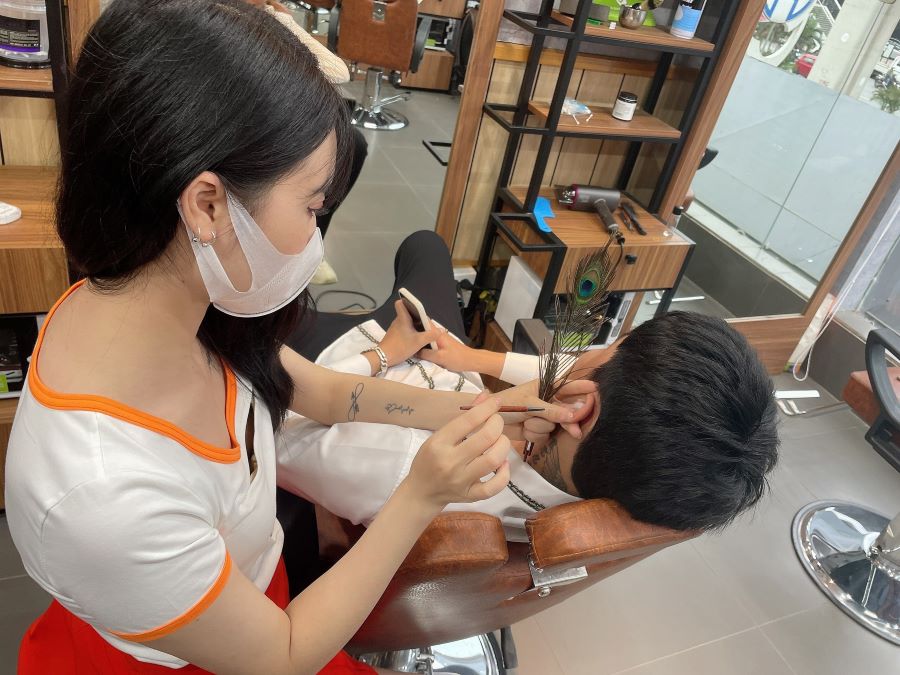 Đến với MansHouse Hair Salon để trải nghiệm combo thư giãn: gội đầu, lấy ráy tai và massage
