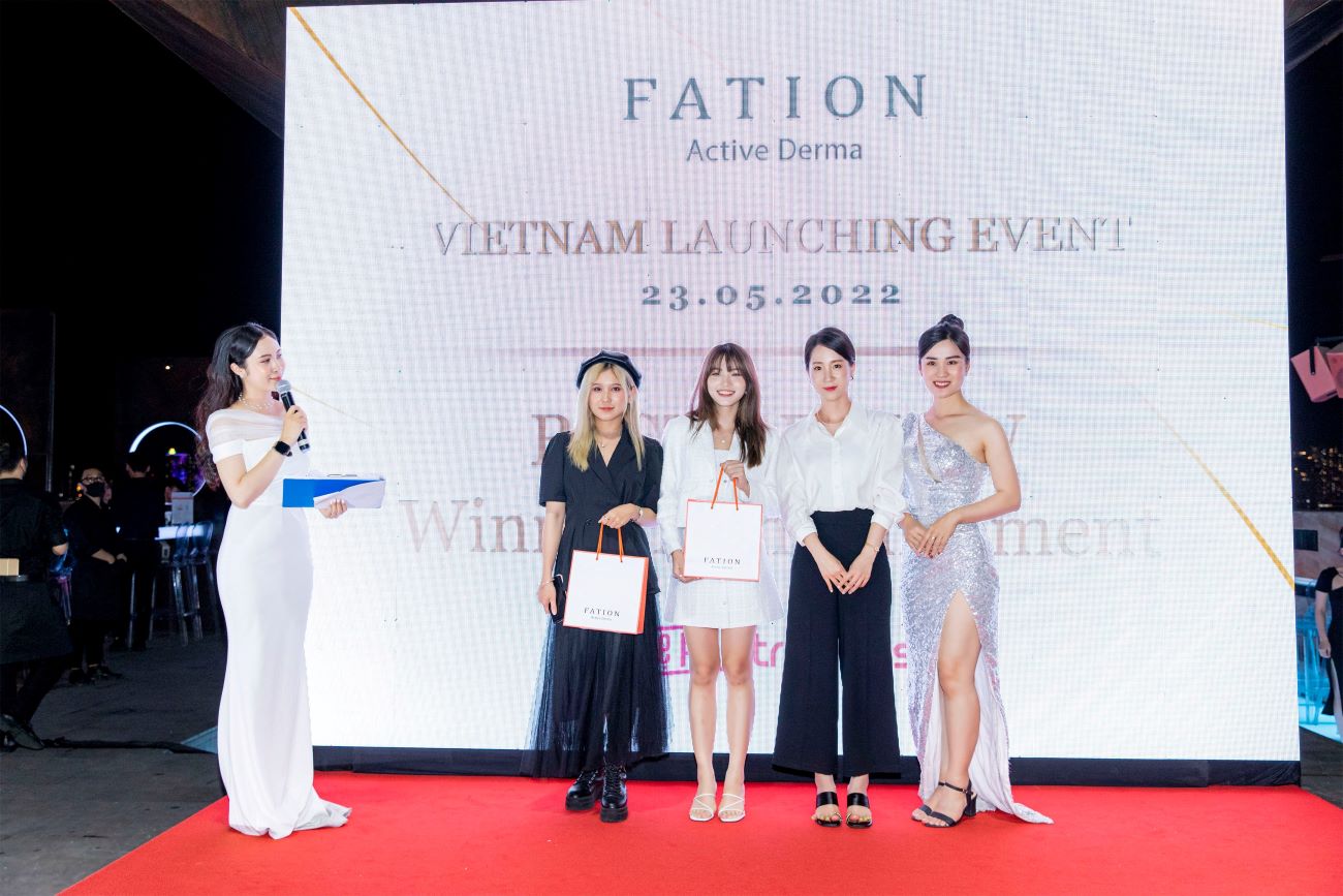 Nhãn hàng tặng quà cho KOLs - Best Reviewer Award of FATION