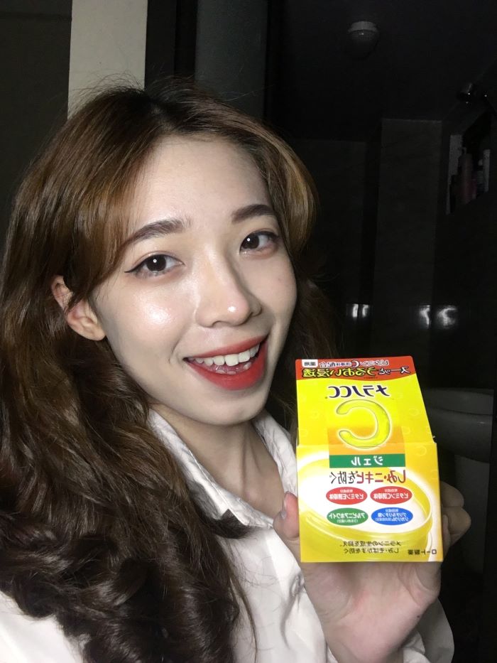 Những sản phẩm do cô quảng cáo luôn an toàn và đảm bảo chất lượng 