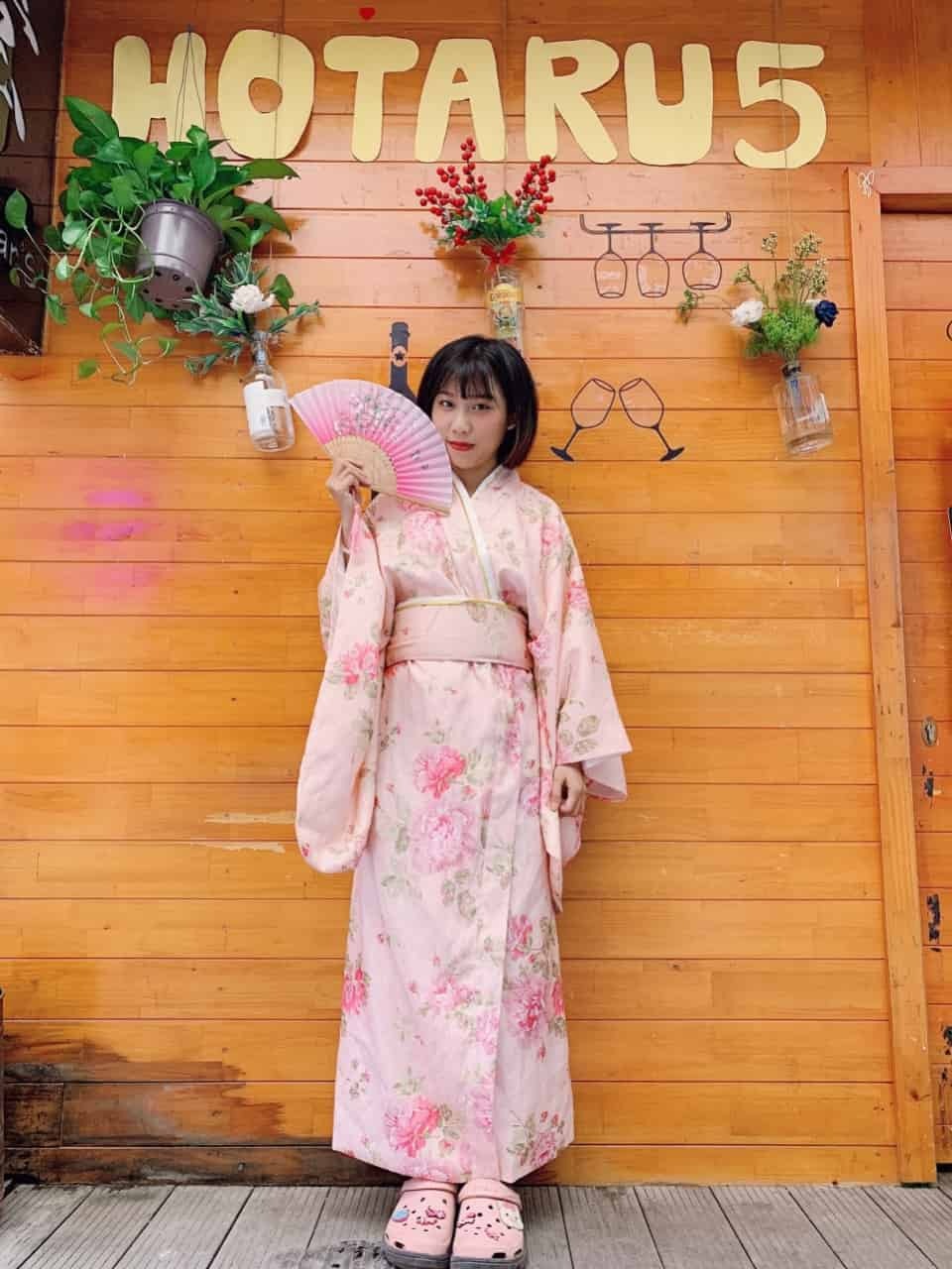 Cô nàng cực kì xinh đẹp khi diện kimono Nhật Bản
