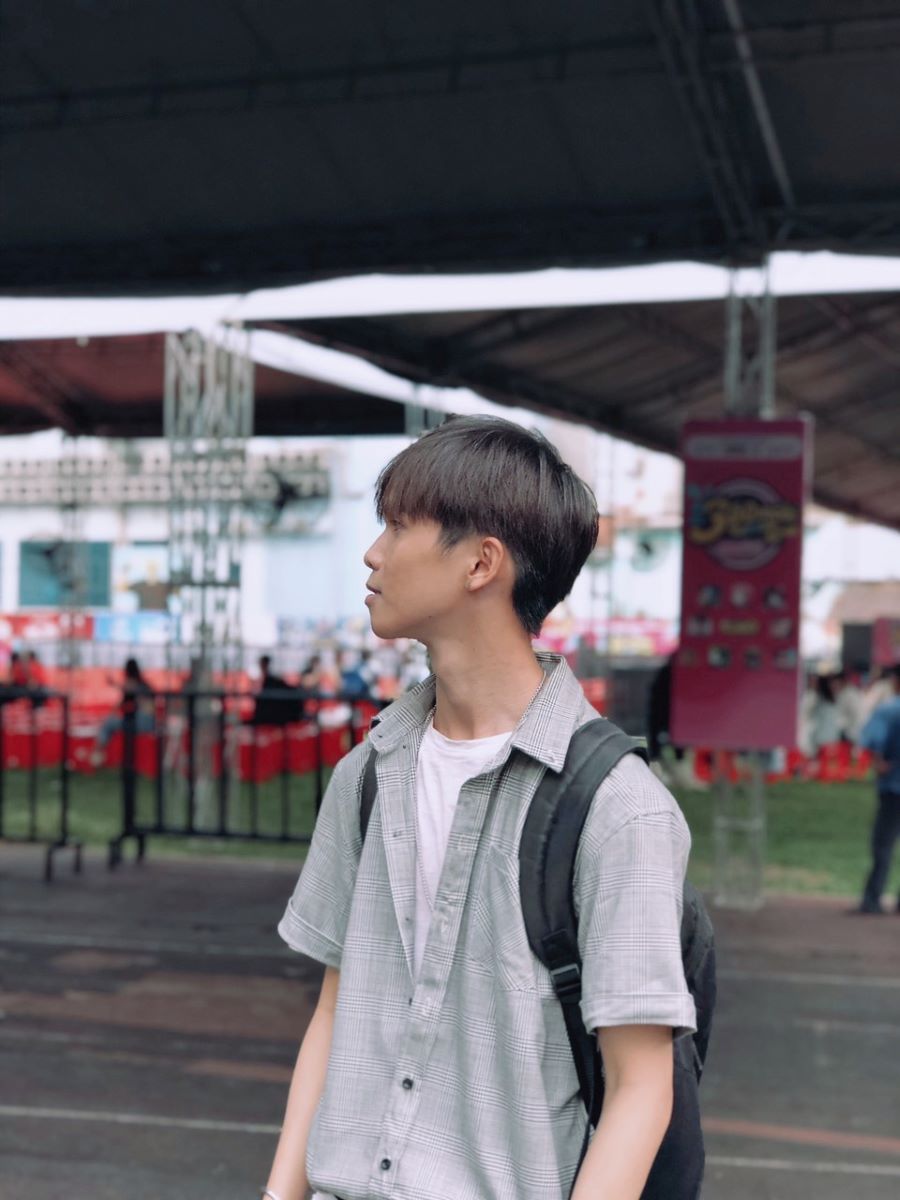 Thân hình gầy gò được chụp vào năm nhất đại học 