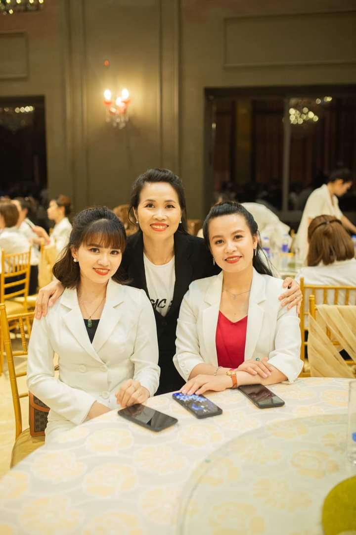 Như một cú trở mình ngoạn mục, chị bắt đầu công việc kinh doanh mỹ phẩm Magic Skin