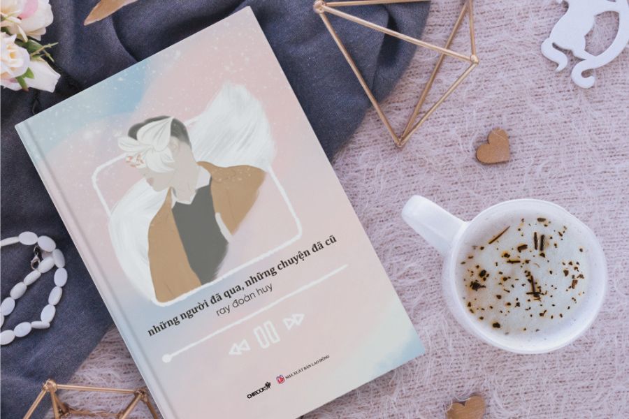 Tác giả Ray Đoàn Huy lấy cảm hứng bìa mới từ album "Lover" của Taylor Swift   