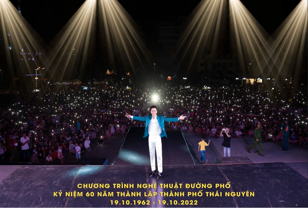 MC Phan Tư dẫn chương trình nghệ thuật đường phố