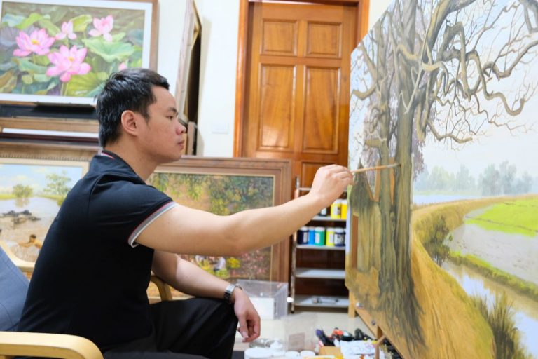 Họa sĩ Trần Nguyên – Lưu giữ hồn quê đất Việt qua từng nét vẽ