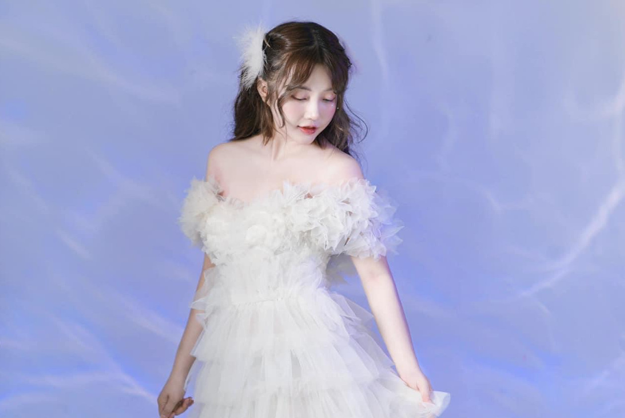 Thời gian sắp tới, cô nàng còn ấp ủ dự án phim và phát hành ca khúc mới mong được sự đón nhận từ mọi người