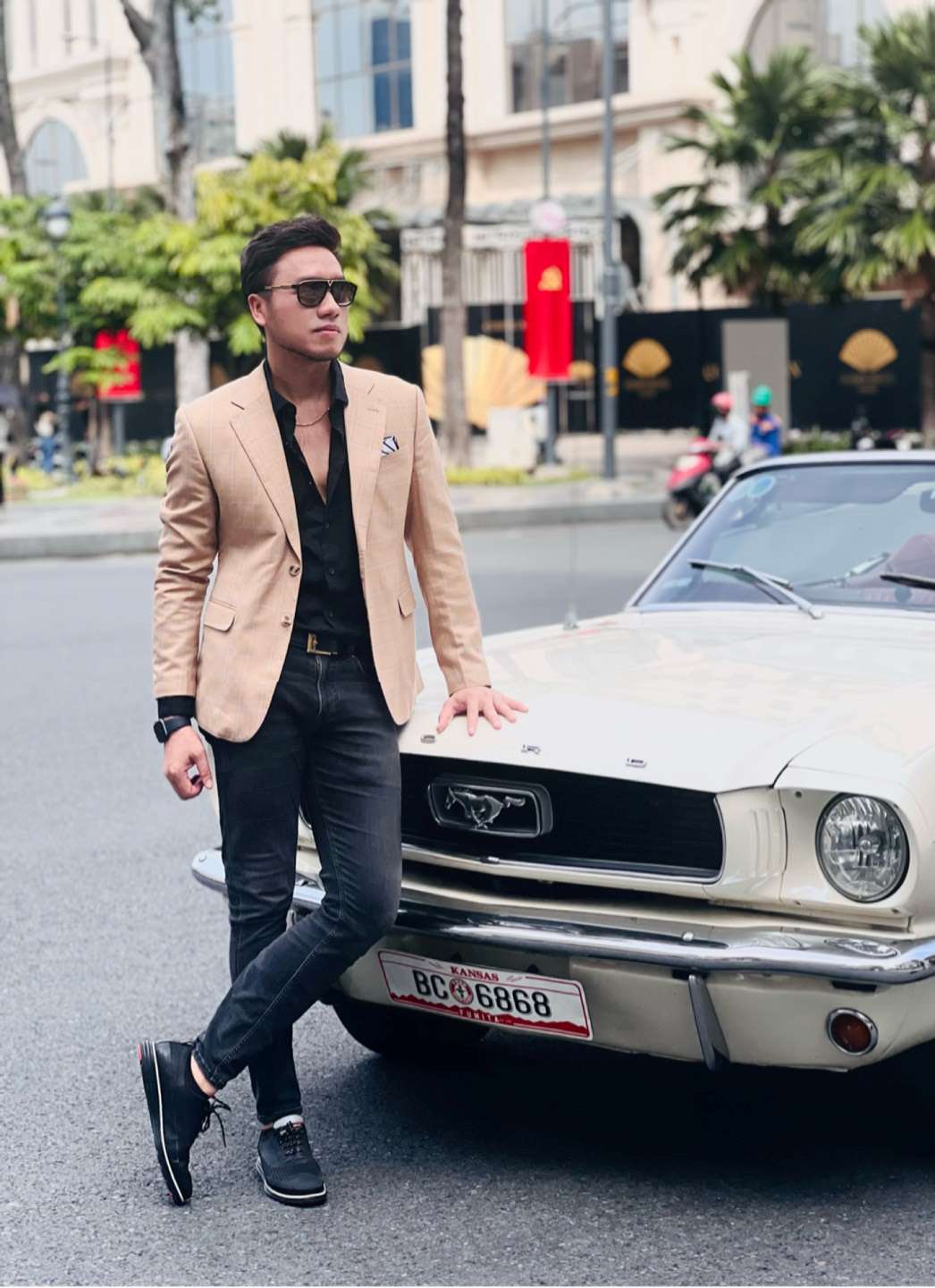 Nam ca sĩ đầy lịch lãm