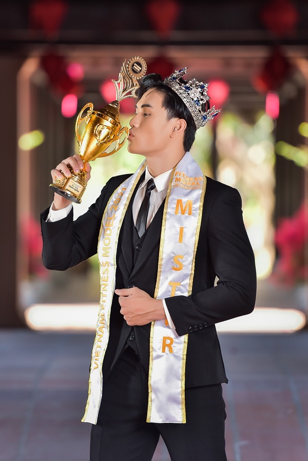Nguyễn Hữu Anh giành giải Quán quân tại Vietnam Fitness Model 2021