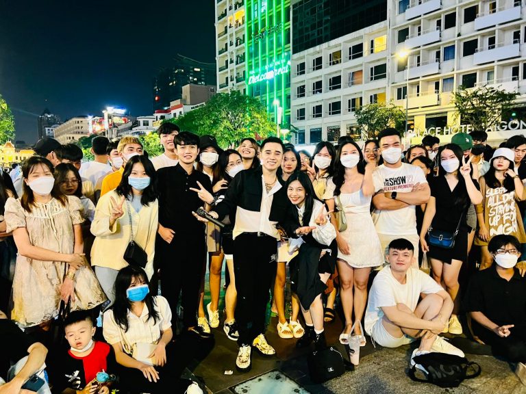 Ca sĩ Trần Quang Hùng kết nối khán giả bằng âm nhạc 