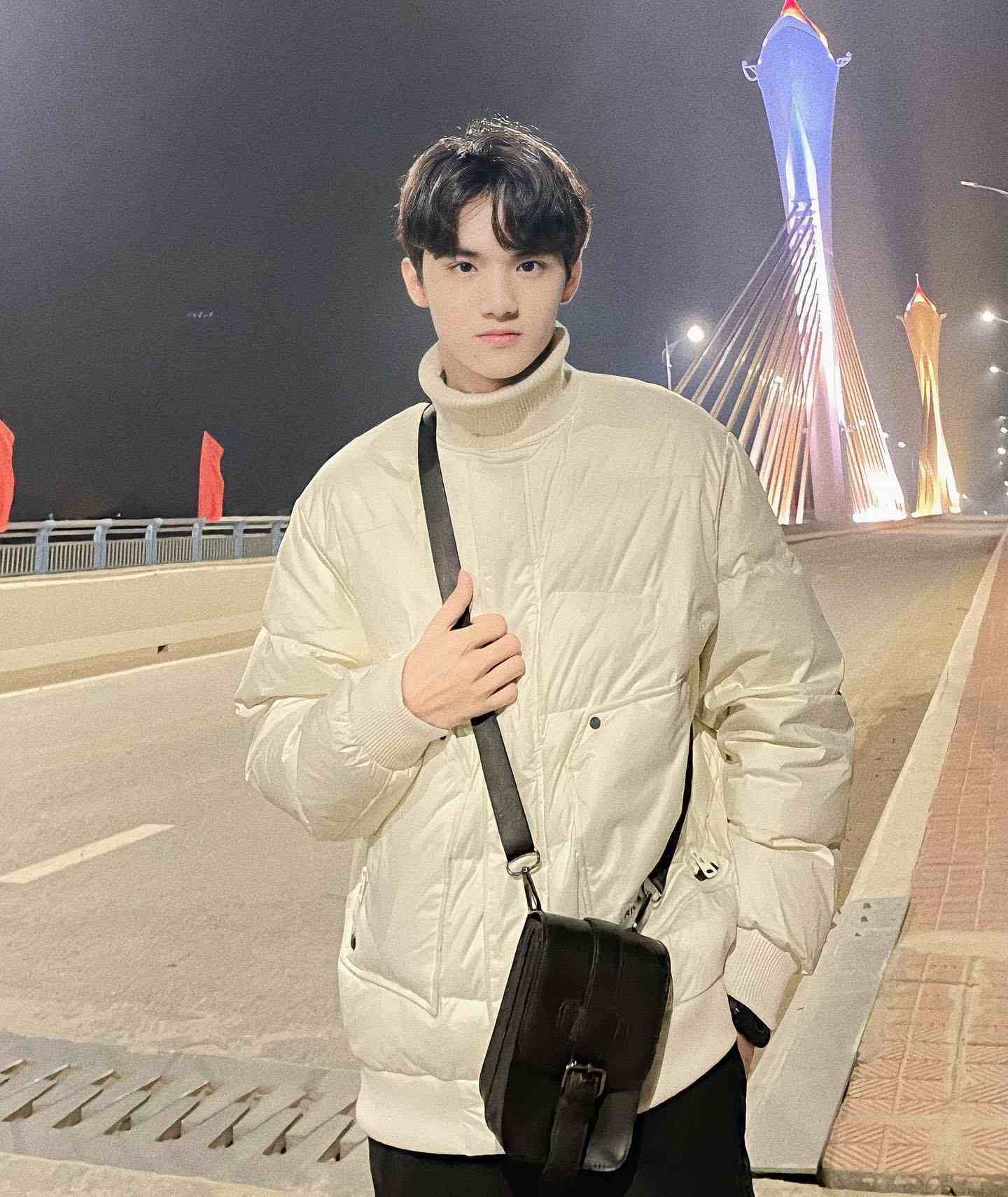 Gương mặt đẹp trai không góc chết của hoyboy 9x