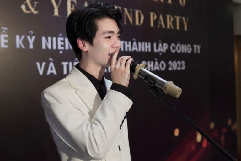 Kim Mạnh Quyền - Sức hấp dẫn của một nghệ sĩ ngôn từ