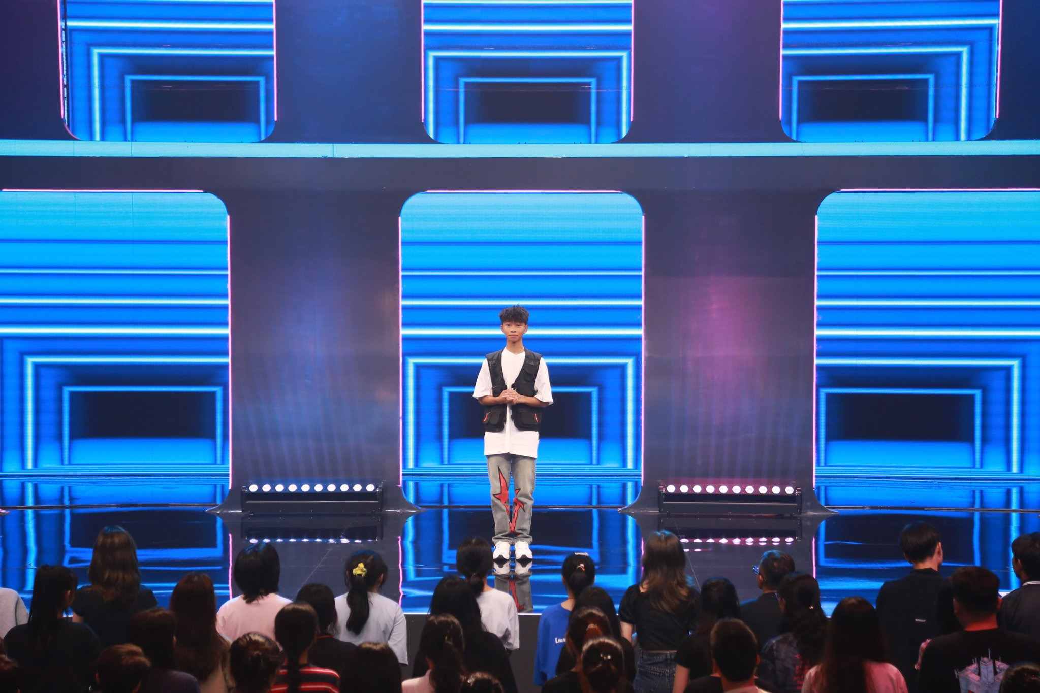 TikToker trẻ thu hút mọi ánh nhìn bằng những bước nhảy điêu luyện