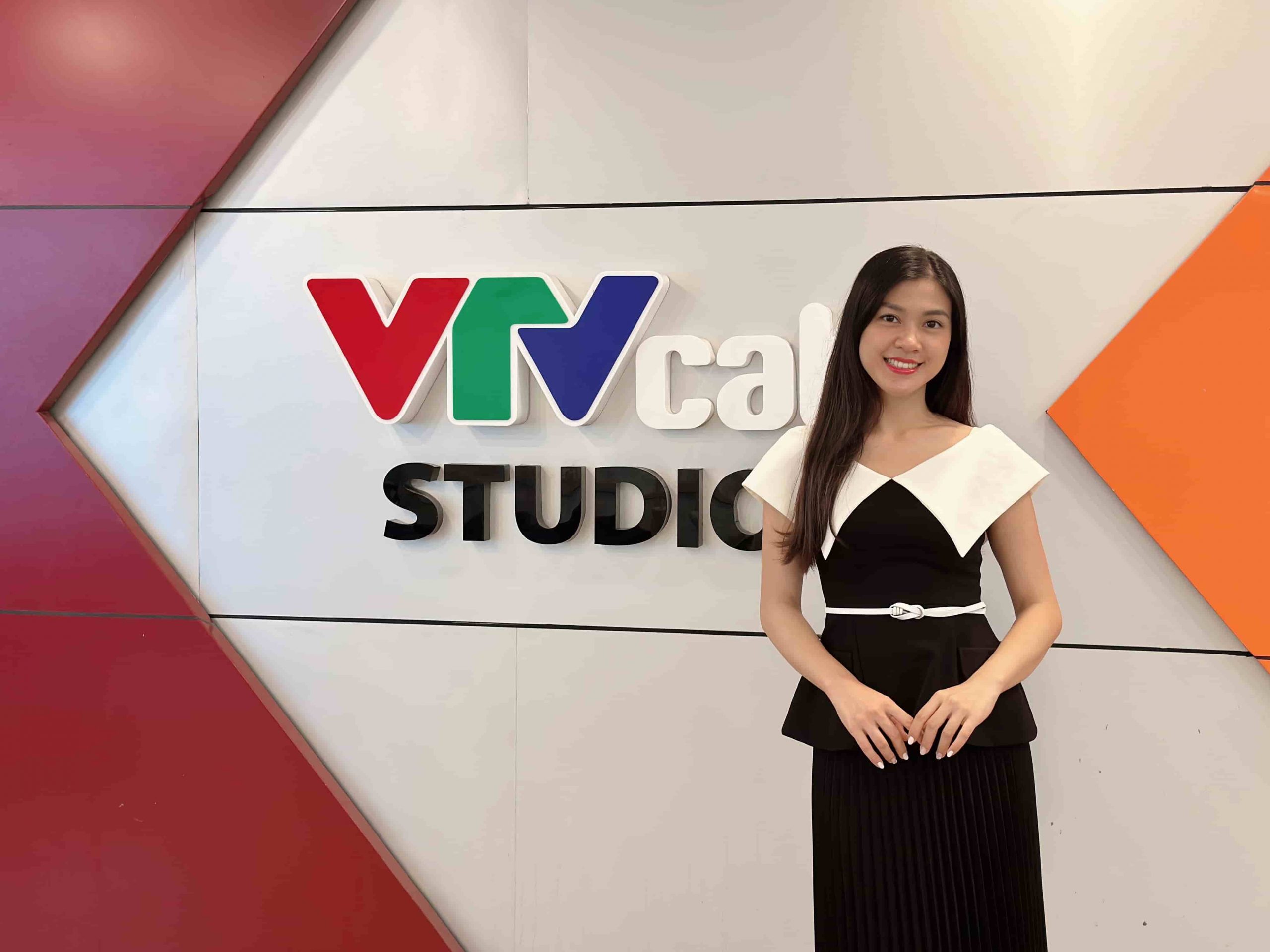 BTV Nguyễn Thu Hằng tại VTV CAB STUDIO